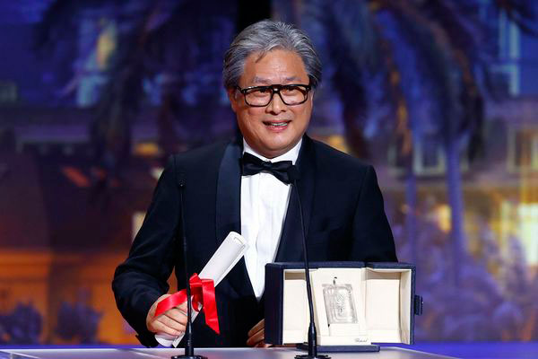 韩国导演朴赞郁以《分手的决心》获第75届康城影展最佳导演奖。