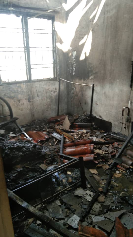 住家房间突然起获燃烧，最终被赶到场的消拯员扑灭火势。