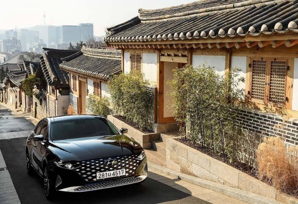 ▲现行第六代Hyundai Grandeur正值产品末期，原厂预计在今年底前将推出大改款车型。 （摘自Hyundai）