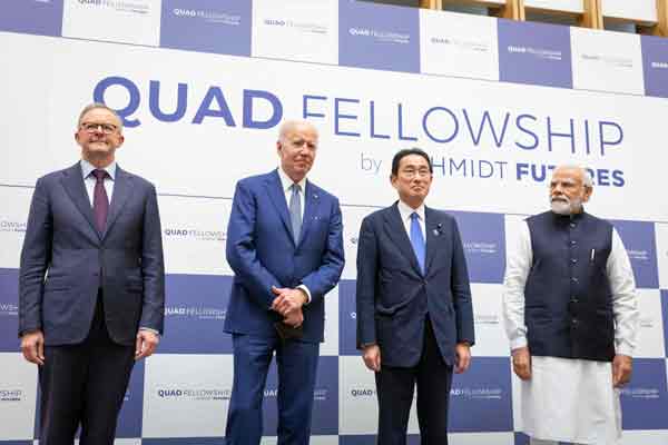 “四方安全对话”4国领袖合照，左起澳洲总理阿尔巴内塞、美国总统拜登、日本首相岸田文雄和印度总理莫迪。（法新社）