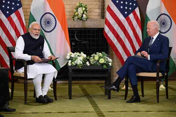 美国总统拜登（右）与印度总理莫迪周二举行双边会议。（法新社）