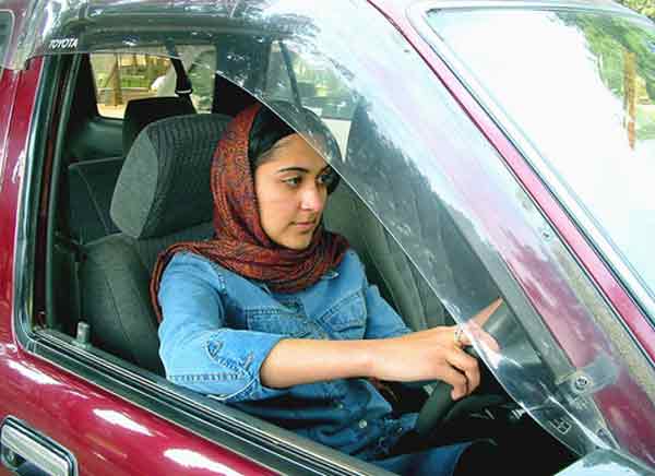 阿富汗最先进城市赫拉特的官员要求驾驶教练，停止核发驾驶执照给女性。（档案照）
