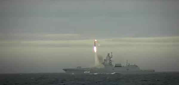 俄罗斯28日成功在海上试射一枚锆石极音速巡弋导弹。
