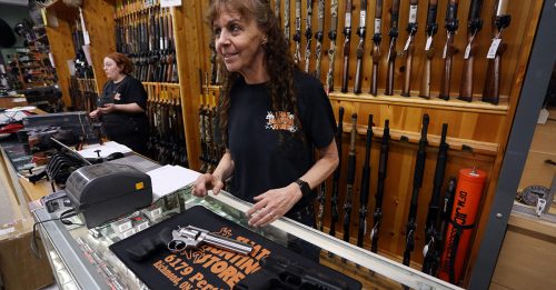 加拿大拟枪支管制 全国掀起抢购潮