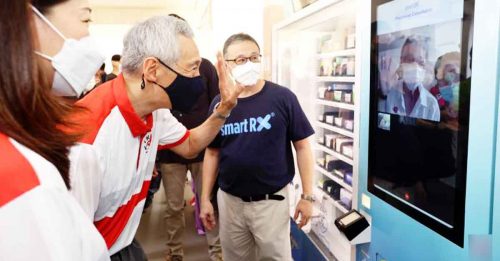 居民便利轻松购买医疗品 新加坡社区首设药物贩卖机