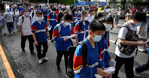 ◤全球大流行◢ 中国高考登场 北京重防疫 封控区考生“吃住考”一体化