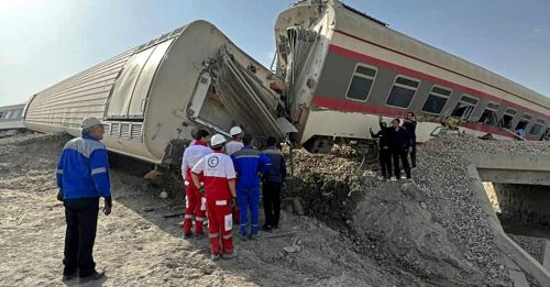 伊朗火车脱轨17死50伤