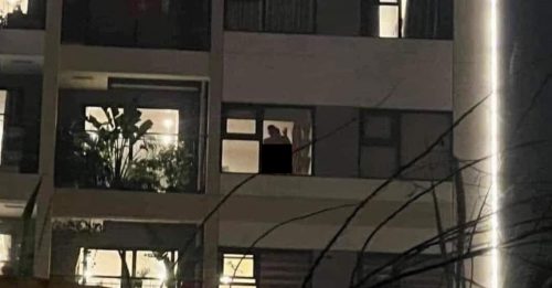 两男公寓落地窗 上演“活春宫”