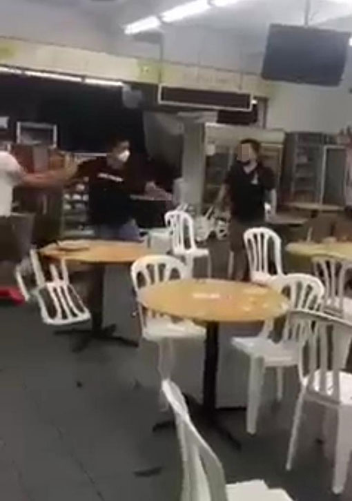 4名男子在餐厅发生肢体冲突。