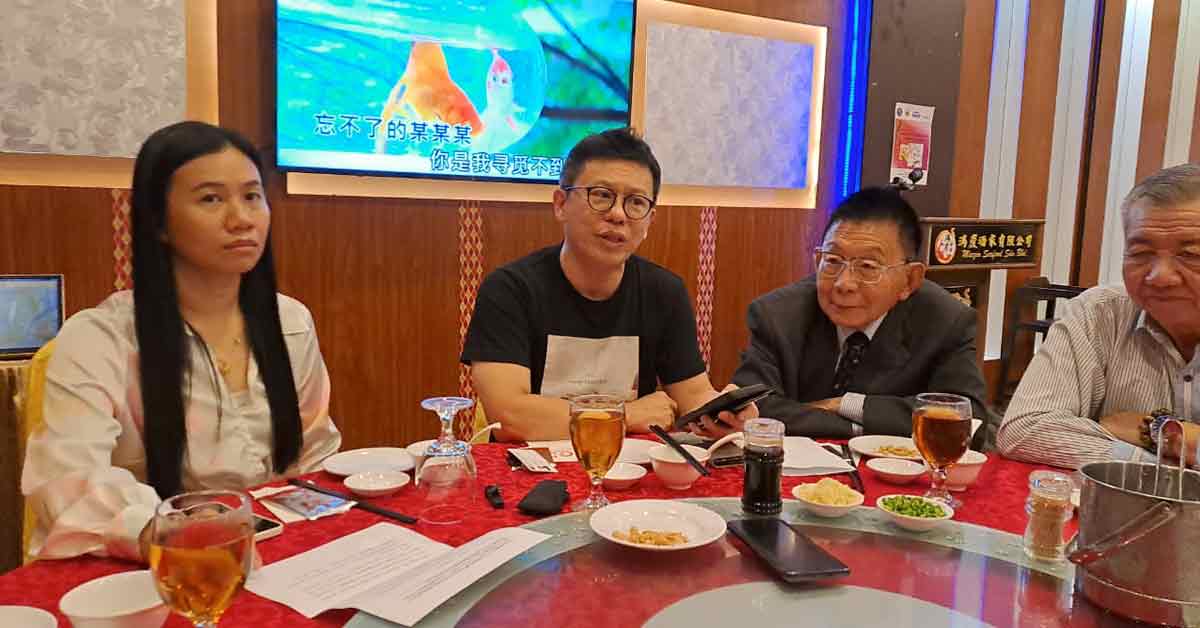 郑联科（左2）表明已建议舞狮舞龙纳入正式运动项目。

