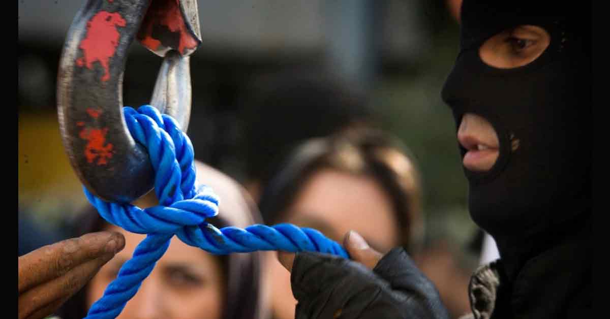 伊朗特警检查绞刑绳索。（资料照）