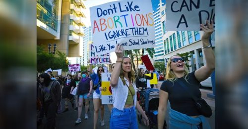 “还我堕胎权” 全美70场示威