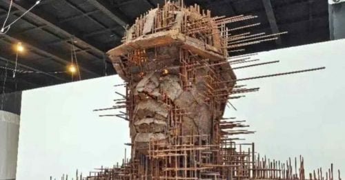 毕业生向父亲工作致敬  700公斤钢筋造建筑工人雕塑