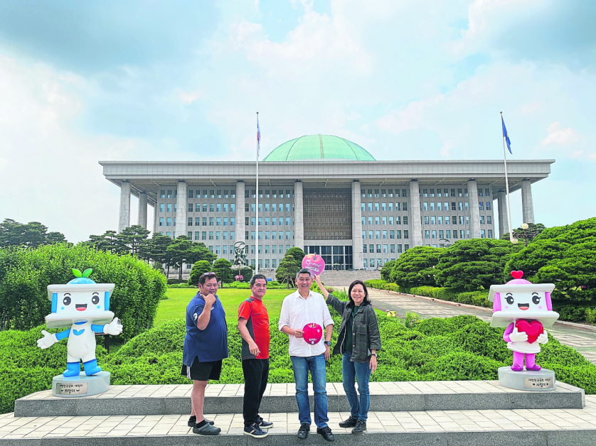 汝矣岛上的国会大厦，难得一游。韩国国会议员总数300席，任期4年。