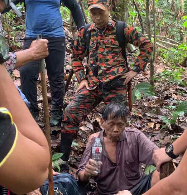七旬老翁在森林失踪6日后，被消拯员安全寻获，失踪期间靠饮用河水维持生命。