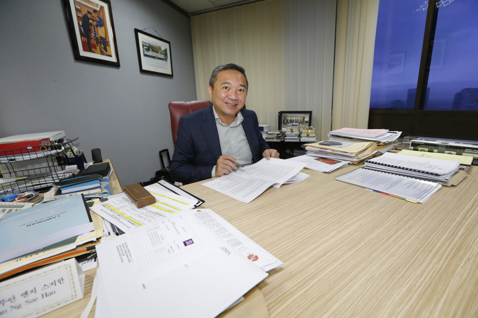 黄思汉认为,身为兼顾父亲的政治人物与议员,最大的挑战莫过于“分配予家人孩子的时间总不足够”。