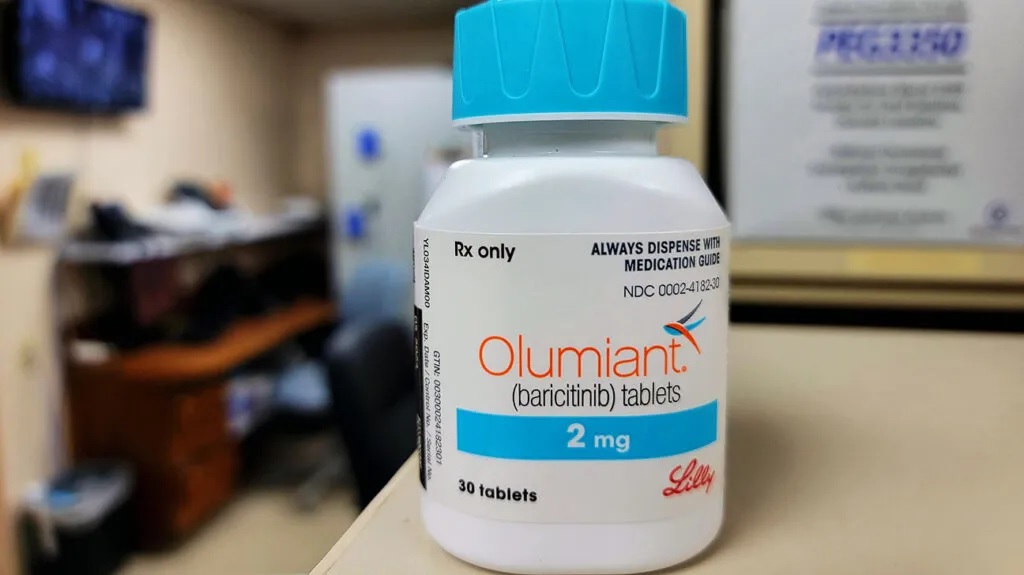 首支治疗成人严重圆秃的口服药“爱灭炎”（Olumiant）获FDA批准问世。