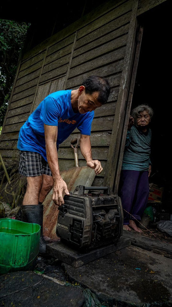 chinese malaysian poor rumah home 地契 华裔 油棕园