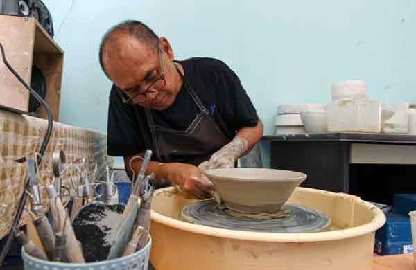 三苏莫哈末投身在陶瓷制品领域32年，曾夺得国际奖项。