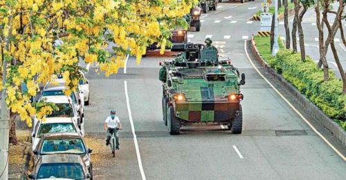 台湾提升训练强度  “云豹”装甲车  上街巡逻