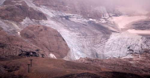 意大利冰川滑坡  6人死12失踪
