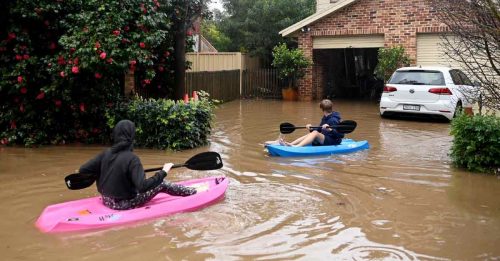 澳洲连降4天豪雨  泥黄河水淹没悉尼大片土地