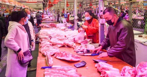 中国猪肉价格飙升 难逃全球高通胀