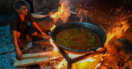 斯里兰卡破产 退回烧柴煮饭时代