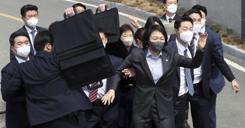 日韩保镖比一比 人肉护朴槿惠 网友：韩国完胜！