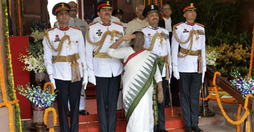 印度新总统 穆尔穆宣誓就职