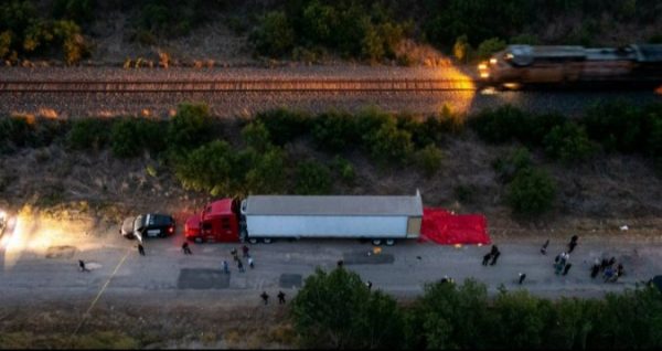 得州圣安东尼奥市附近一辆卡车内部发现46具尸体，包括4名儿童在内的16人被送往医院。目前，死亡人数已升至53人。
