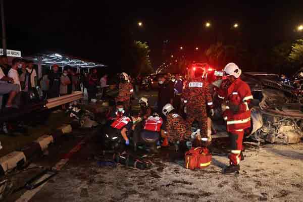Bandar Tun Razak,X50,car accident,death