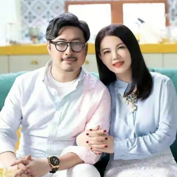王岳伦和李湘在2021年离婚。