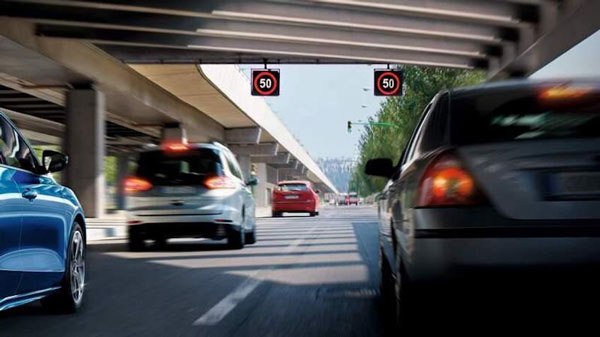ISA智能速度辅助系统可透过车上镜头辨识车外速限标志，与车内系统结合。