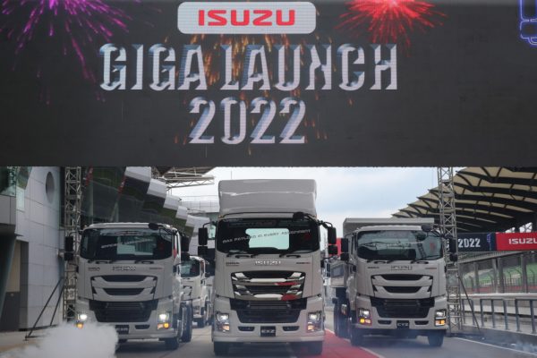 ▲五十铃在马来西亚推出新一代GIGA重型卡车和牵引卡车。