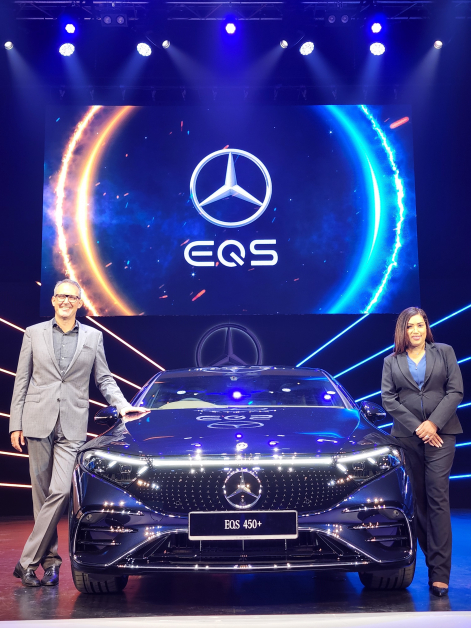 ▲大马马赛地总裁兼总执行长莎格莉萨蒂恩（Sagree Sardien）（右），及营销副总裁麦克乔普（Michael Jopp）共同推介3款EQ纯电动车。