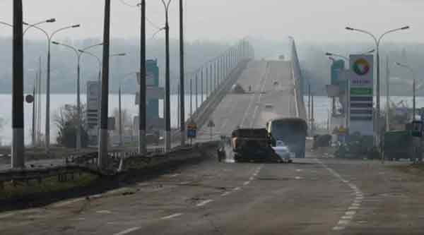 俄军通过乌克兰安东诺夫斯基大桥，占领赫尔松。（档案照）
