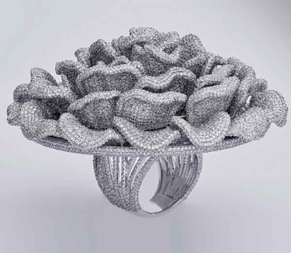 印度珠宝商在单一戒指上镶了2万4679颗钻石。