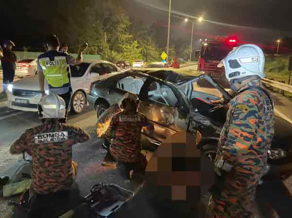 车祸导致华裔青年及少女当场死亡。