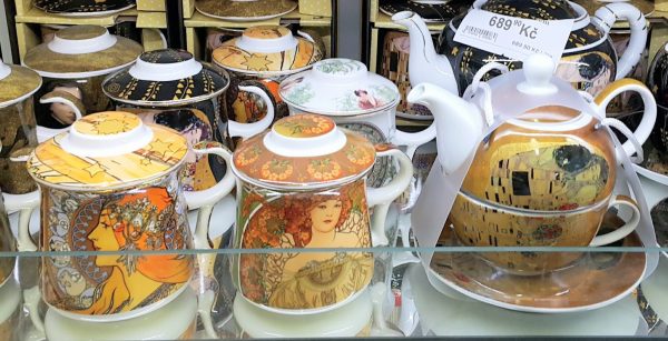 收藏新艺术大师经典之作，最经济实惠的配套，就是慕夏与克林姆的茶杯组合。