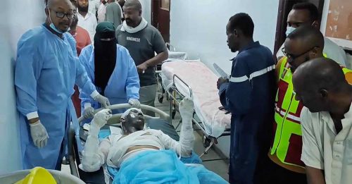 利比亚油罐车爆炸 民众抢油 9死76伤