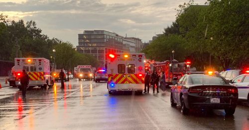 白宫附近闪电 4人遭雷击重伤