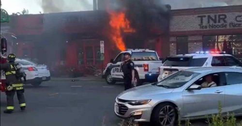 美Uber司机载客撞上酒吧 起火酿15人伤 　
