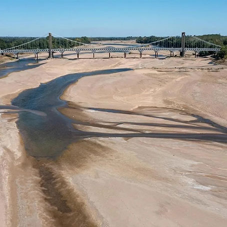 枯竭的法国卢瓦尔河。