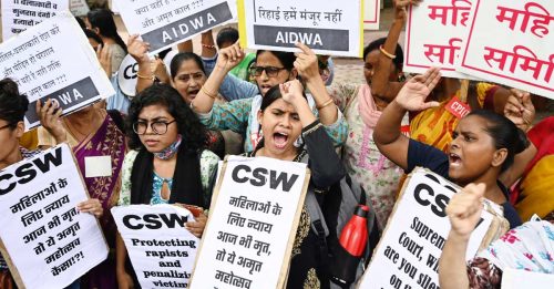 輪流性侵孕婦殺7家人 印度11男遭判終身 卻出獄