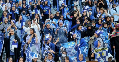 伊朗43年禁忌破除 女性可入场看足球赛