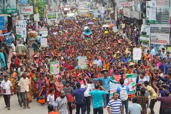 孟加拉多个茶园的工人周六全面罢工，要求加薪150%。（法新社）