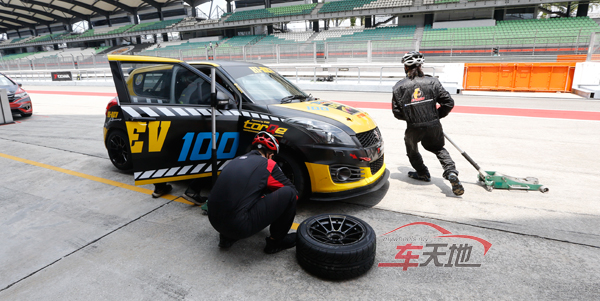 ▲赛会中3分钟强制性修整时段，允许车队更换车手或换轮胎。