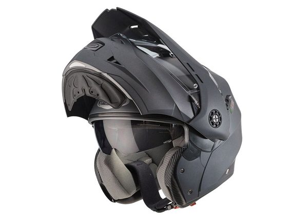 ▲综合了揭面盔和越野盔的新款式头盔，适合adventure车或长途摩旅。