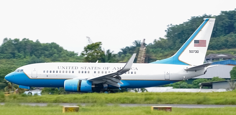 机号编号为“05-0730”的C-40C是在周三早上飞离梳邦空军基地。